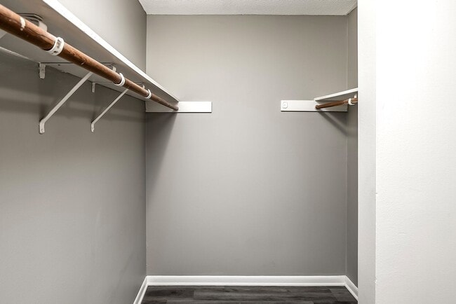 Building Photo - Spacious and updated 2 bed 1.5 bath!