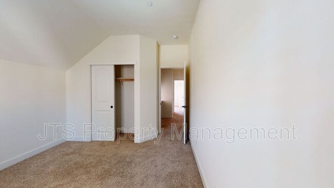 Building Photo - 1349 Piper Pl
