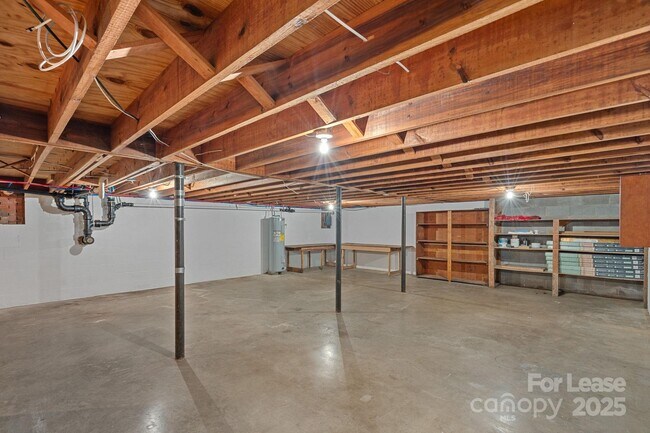 Building Photo - 540 Hoover Rd