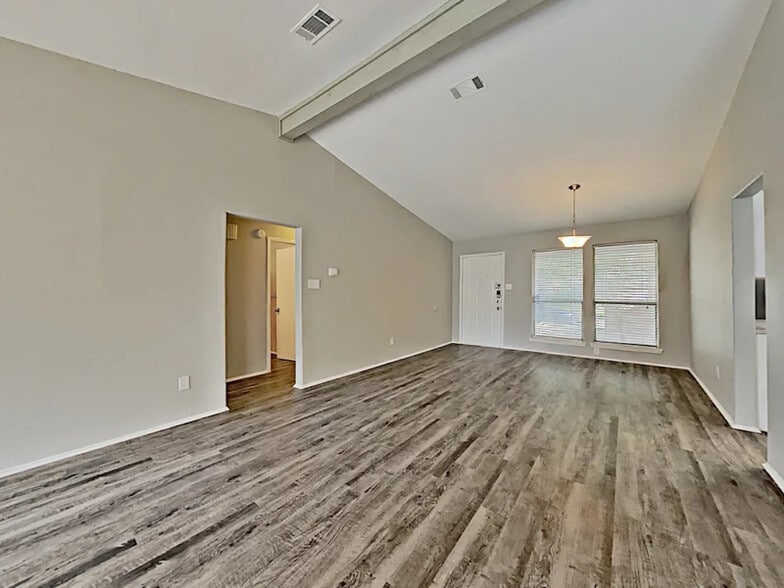 Primary Photo - 206 Kalmia Dr
