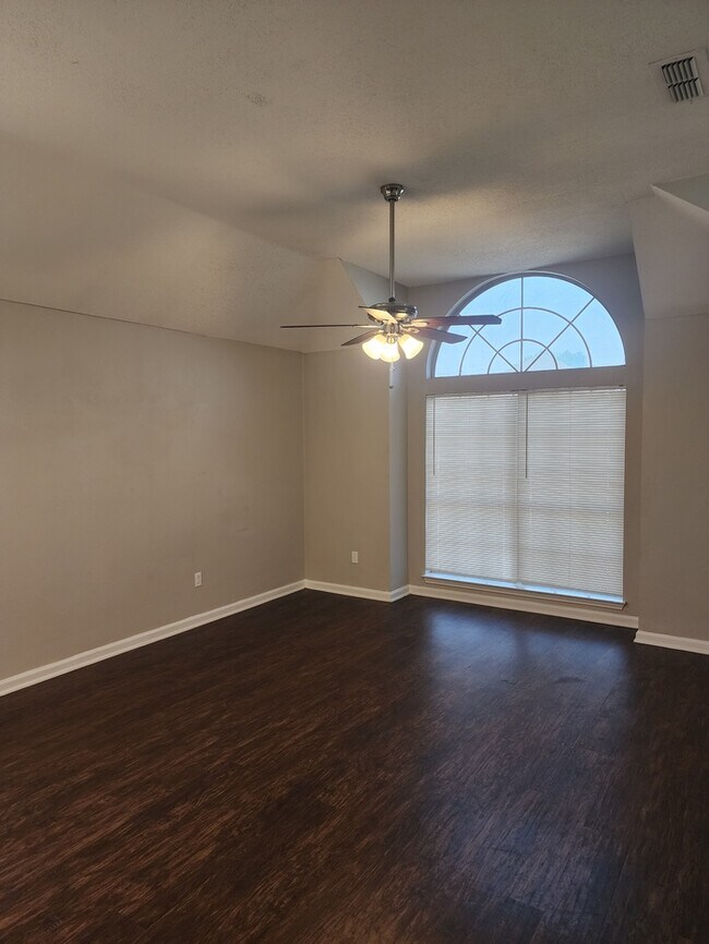 Building Photo - 700 Cross Ridge Ct