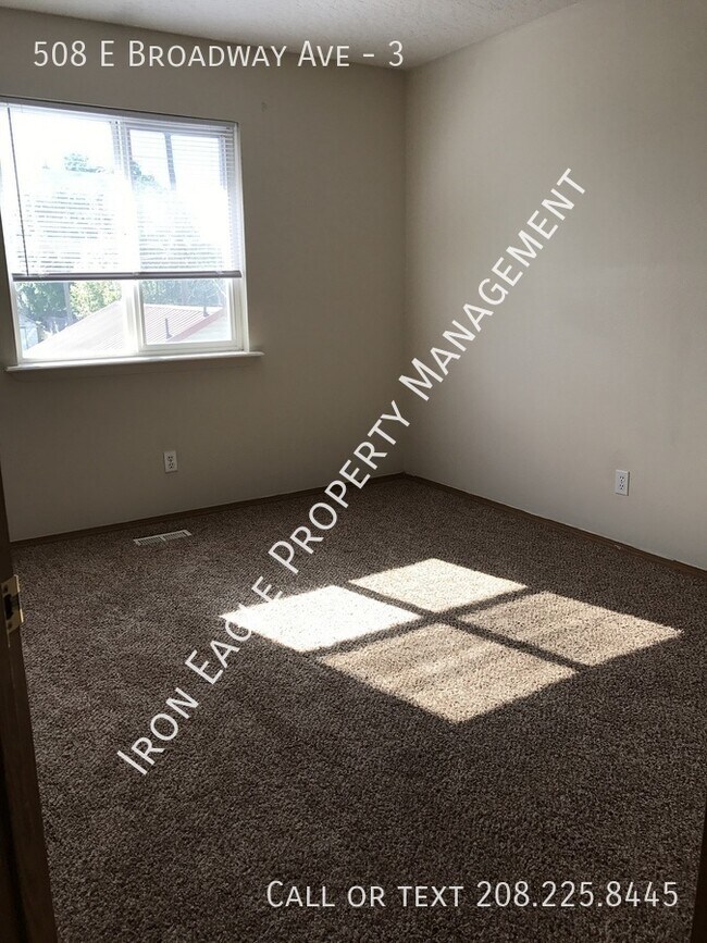 Building Photo - 508 E Broadway Ave