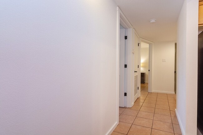 Building Photo - Fully Furnished Two Bedroom Condo Available Now!