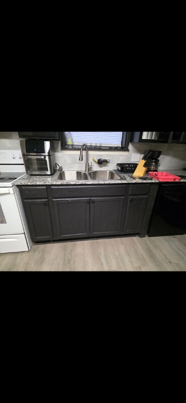 Building Photo - 613 W Sequoyah Ave