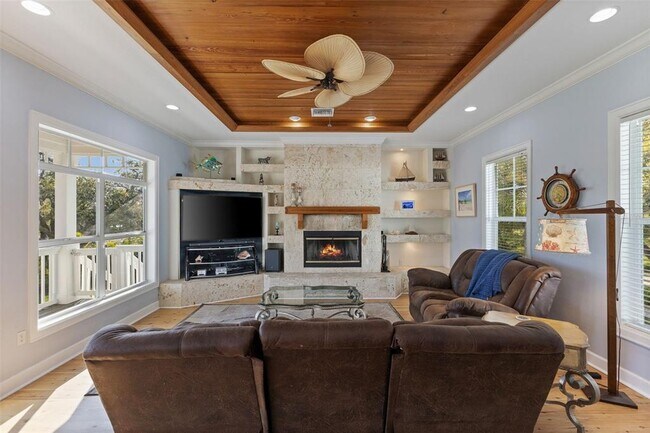 Building Photo - 450 Bayshore Dr
