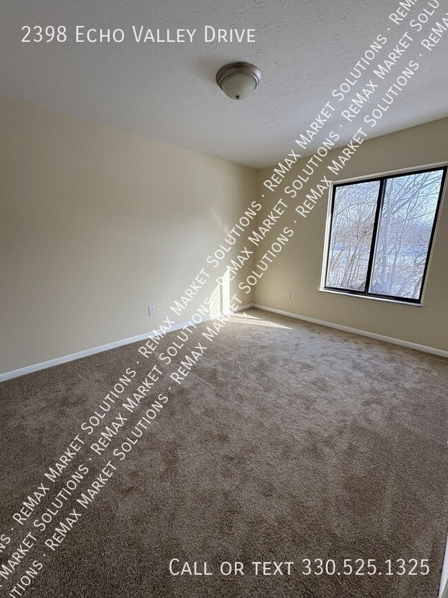 Building Photo - 2398 Echo Valley Dr