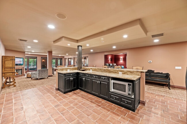 Building Photo - 493 Hazel Ave