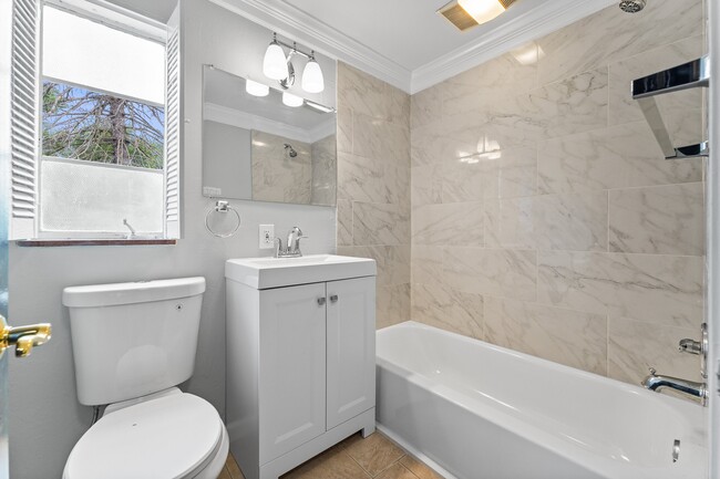 Building Photo - 947 Brintell St