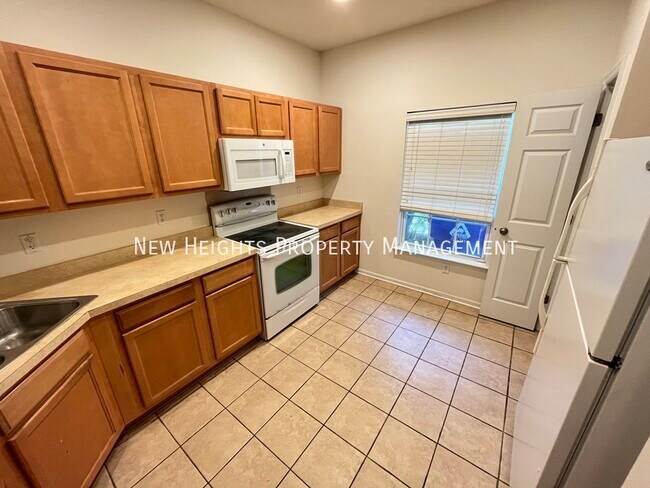 Building Photo - Spacious Townhouse at Grand Oaks Plantation!!