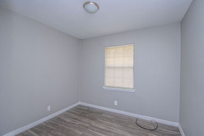Building Photo - Charming 3-Bedroom Home with Large Fenced Backyard in Little Rock!