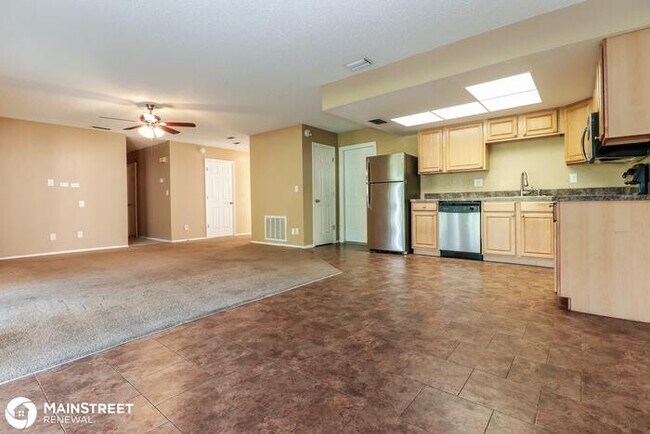 Building Photo - 8240 Fishhawk Ave