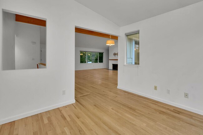 Building Photo - Beautifully Renovated Home in the Heart of Normandy Park