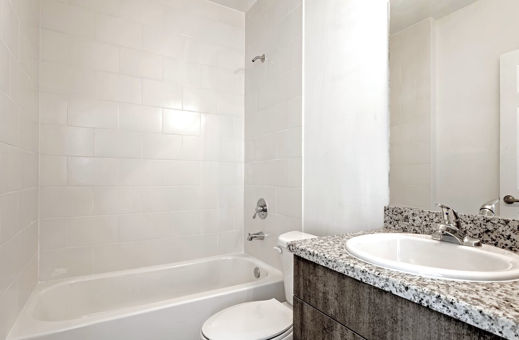 Building Photo - 407 W 77th St