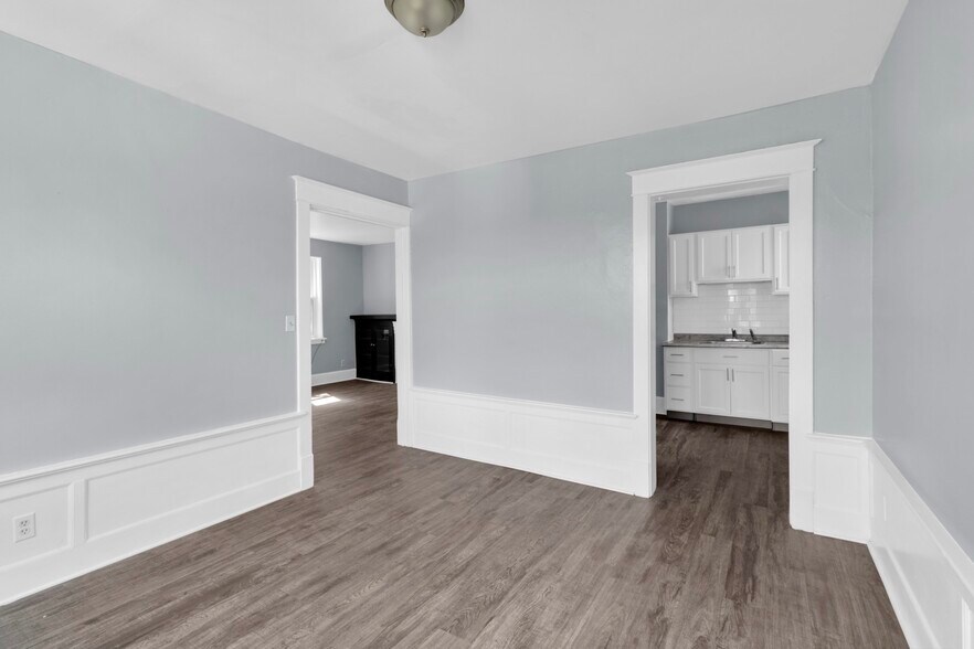 Building Photo - 2803 Main St