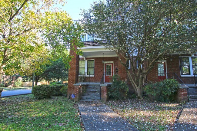 Primary Photo - Pre-leasing for 2026-2027 Charming 3 Bed /...