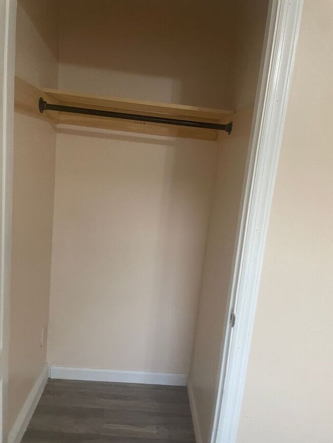 Building Photo - Special One bedroom for garden and pet lovers