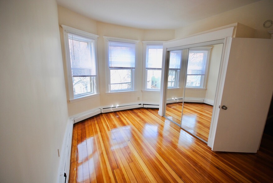 Primary Photo - 119 Lexington St