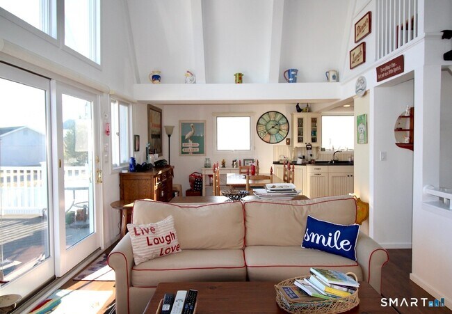 Building Photo - 147 Captains Dr