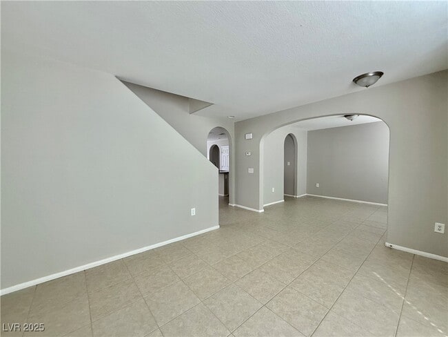 Building Photo - 712 E Caballo Hills Ave