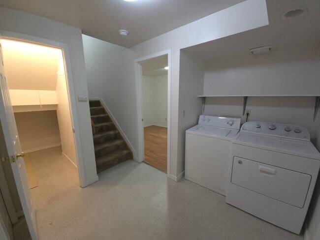 Building Photo - 2321 Grove St