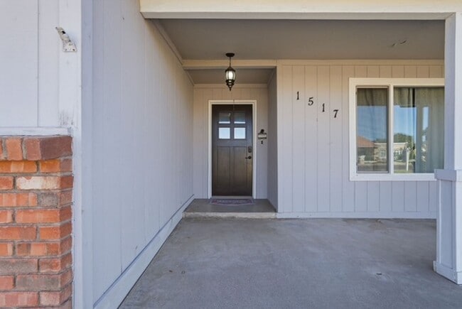 Building Photo - Mesa 4 Bed Single-Level Home • 2,044 Sq Ft • Oversized Yard • Stapley & McKellips