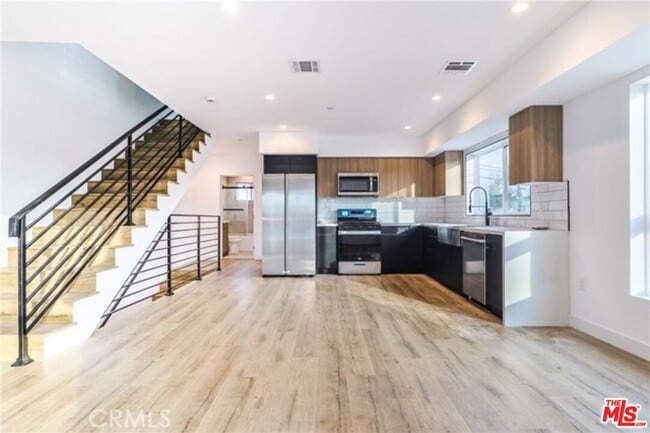 Primary Photo - 10810 Hesby St