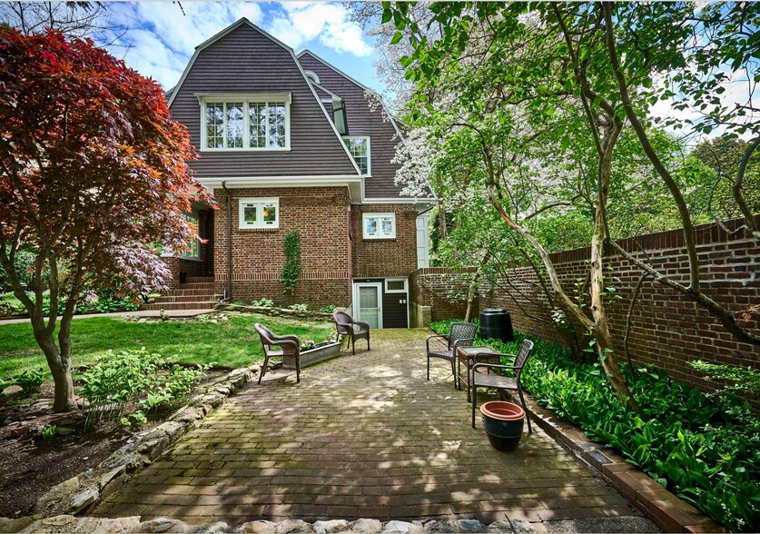 Building Photo - 30 Cheswick Rd