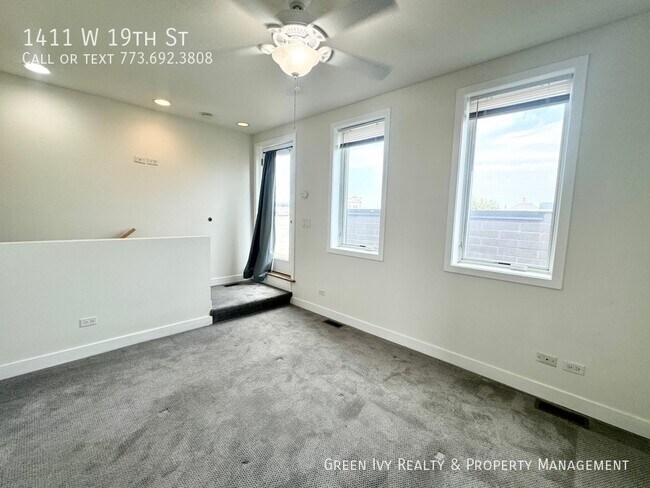Building Photo - 1411 W 19th St