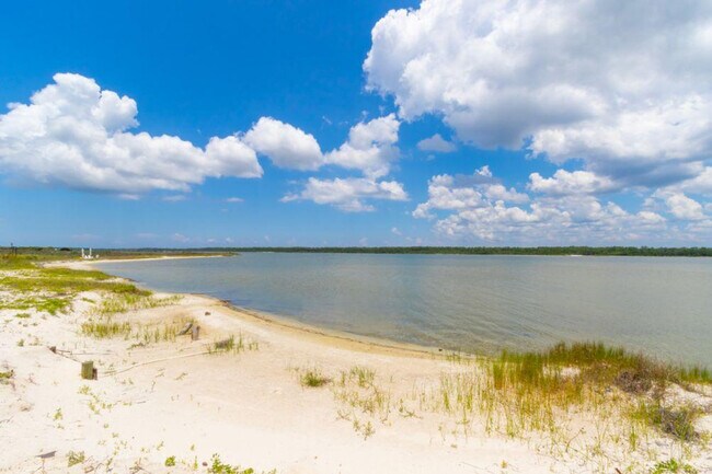 Building Photo - 2928 W Beach Blvd