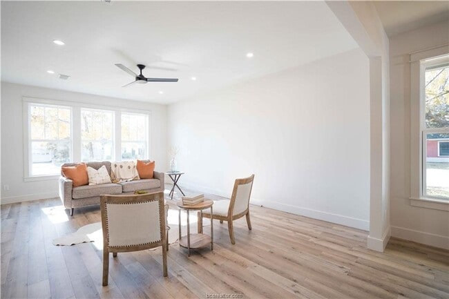 Building Photo - AUGUST 2026 PRE-LEASE!! Stunning Remodeled...