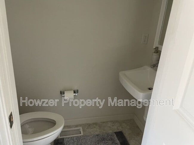 Building Photo - 17 High School Rd