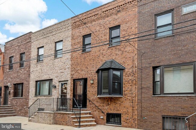 Building Photo - 2630 S Rosewood St