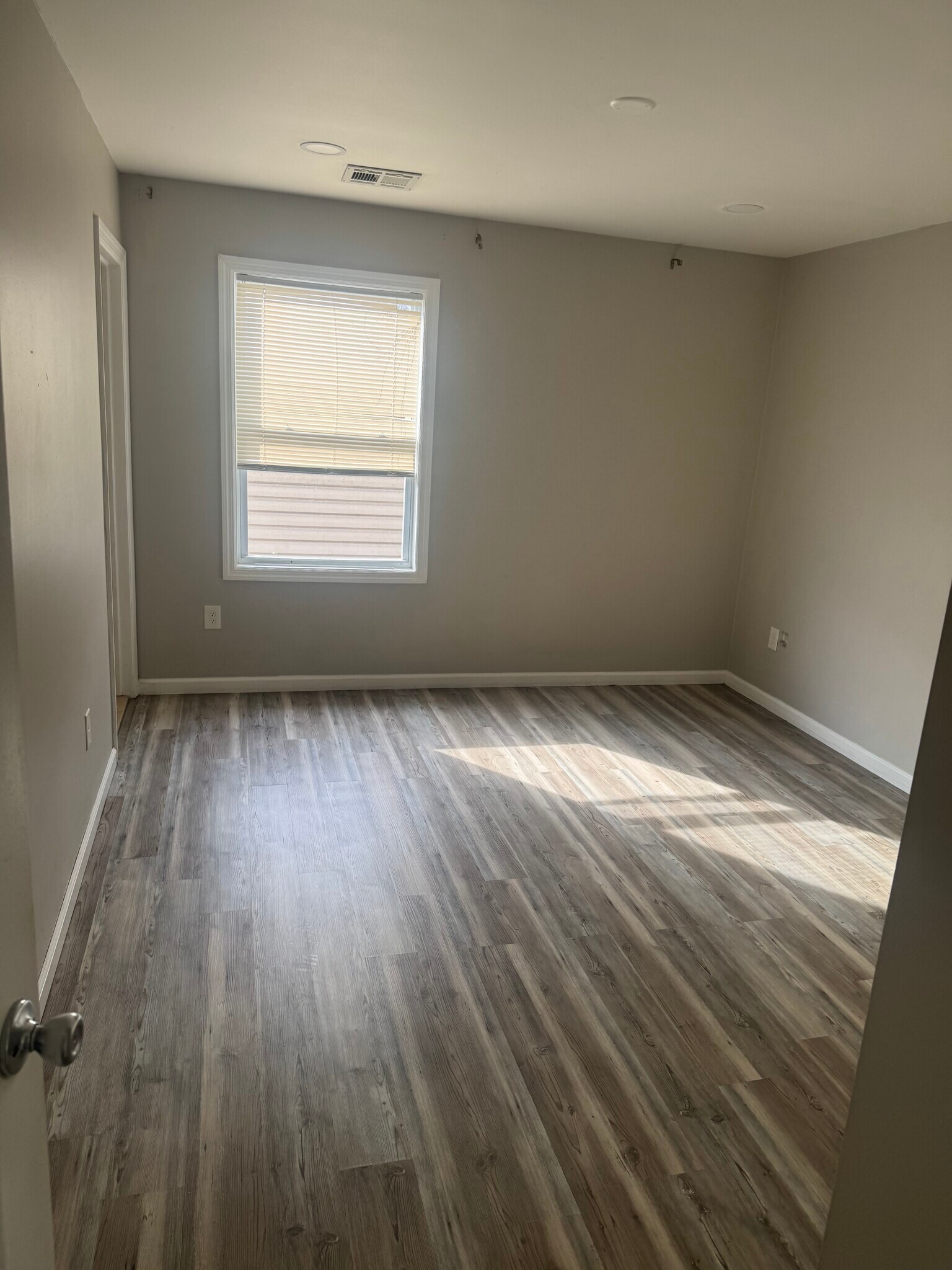 Building Photo - 33 Cliff St