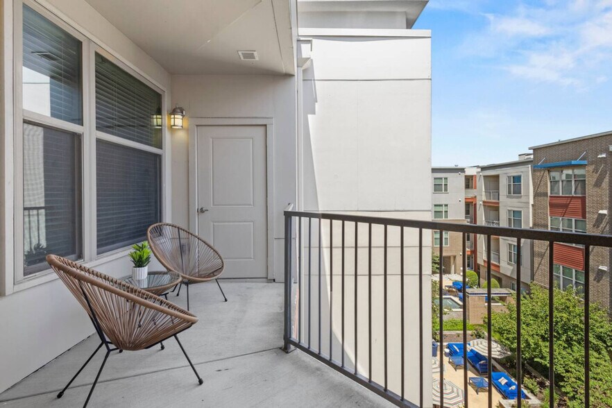 Building Photo - 8122 Midtown Blvd