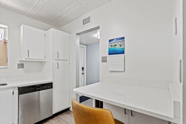 Building Photo - 300 Waterway Dr S