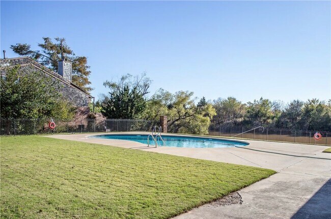 Building Photo - 4707 Hemlock Ln