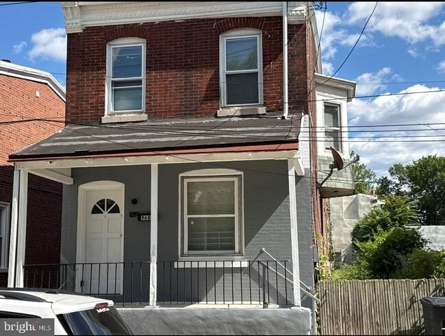 Building Photo - 968 E Woodlawn St