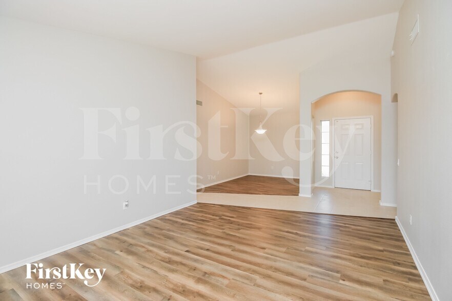 Building Photo - 6057 E Preston St