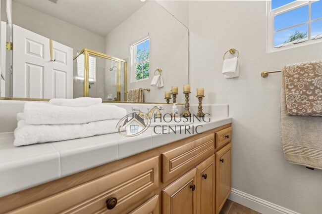 Building Photo - Executive Gated Serrano Golf-Course Home with Views of the 16th Hole!