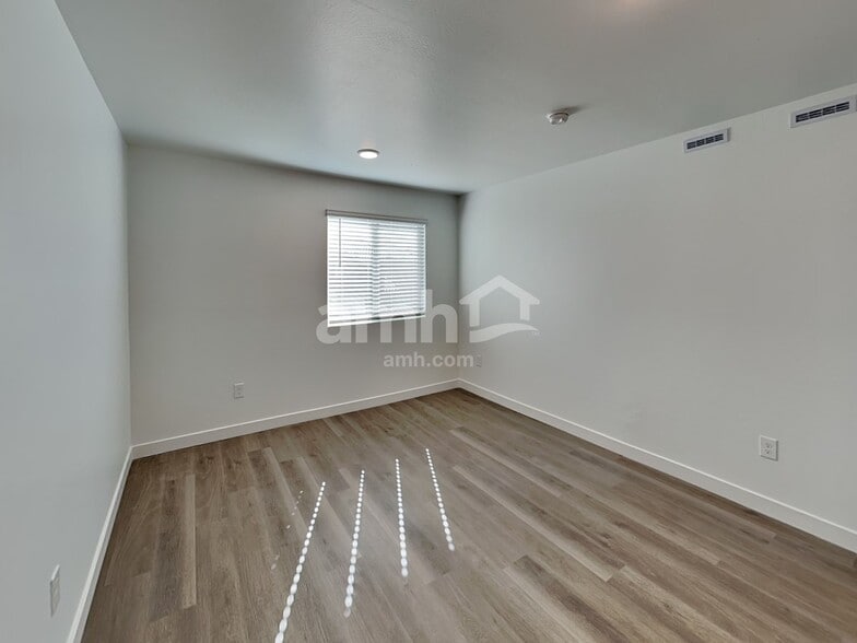 Building Photo - 12634 W Flynn Ln