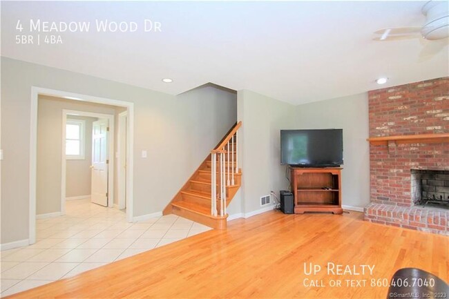 Building Photo - 4 Meadow Wood Dr