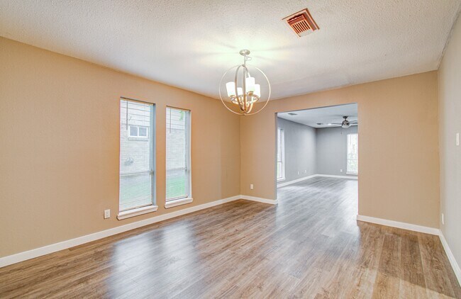 Building Photo - 2554 River Ridge