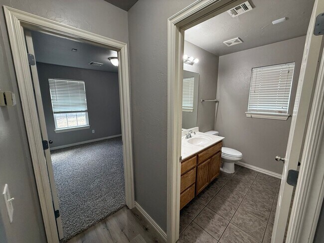 Building Photo - 4 BED! Cozy Home on Large CORNER Lot!