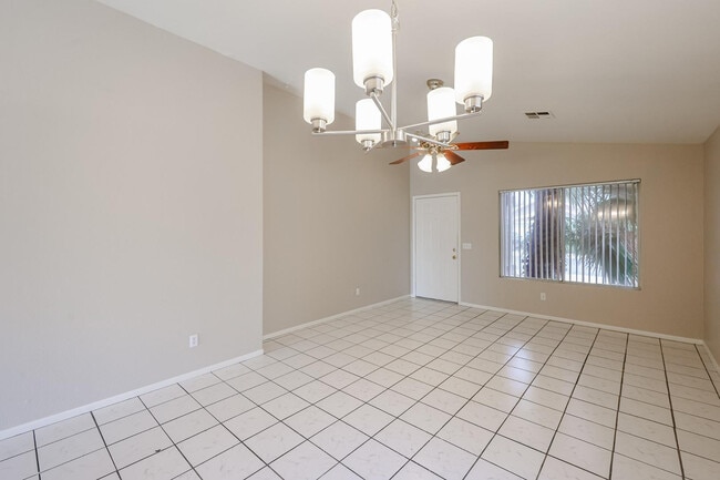 Building Photo - 3215 W Abraham Ln