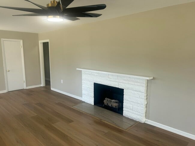 Building Photo - 104 Colby Hls Dr