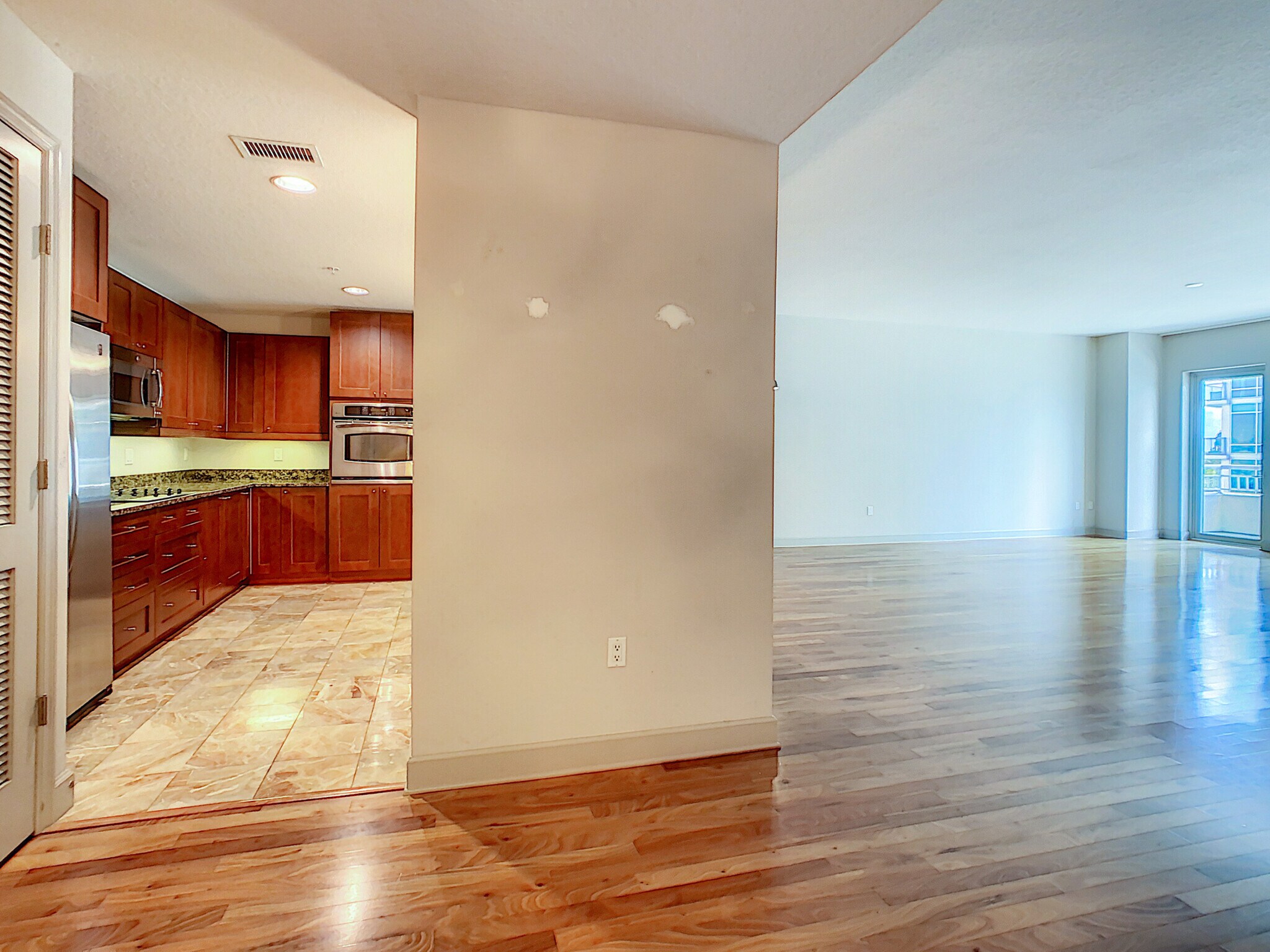 Building Photo - 100 S Eola Dr