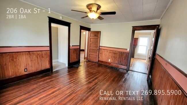 Building Photo - Lovely 2 bedroom for rent in Dowagiac! Set...