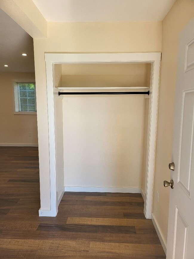 Building Photo - R290