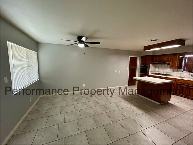 Building Photo - 2401 Sherwood Ave