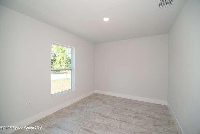 Building Photo - 1241 Platt Ave SW